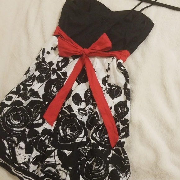 Dress - Picture 3 of 3